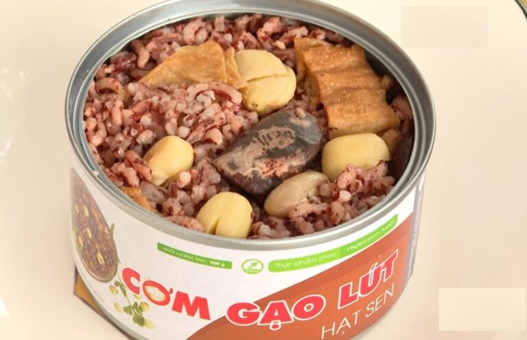 cơm gạo lứt hạt sen đóng hộp
