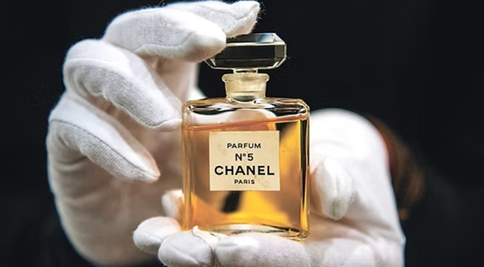 Chanel No. 5: Bí ẩn đằng sau hương thơm huyền thoại