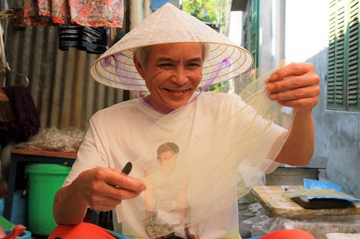 Chiếc nón trong suốt từ lá bàng: Sáng tạo đang làm sống lại làng nghề Huế
