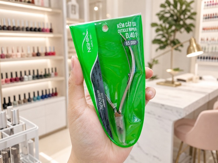 Kềm Nghĩa: Từ chiếc tủ mài lề đường đến “báu vật” trong túi thợ nail toàn cầu