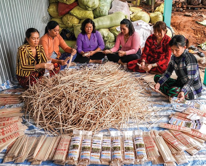 nghề làm đũa đước ở Cà Mau
